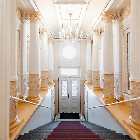 Charming In Spain St *